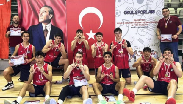 TÜRKİYE YARI FİNALLERİNDEYİZ!